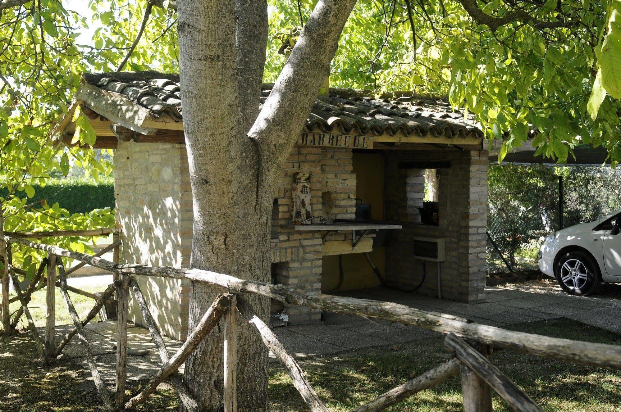 Agriturismo La Mora Assisi Bagian luar foto