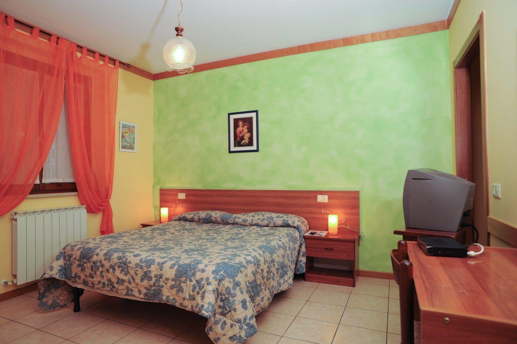Agriturismo La Mora Assisi Bagian luar foto